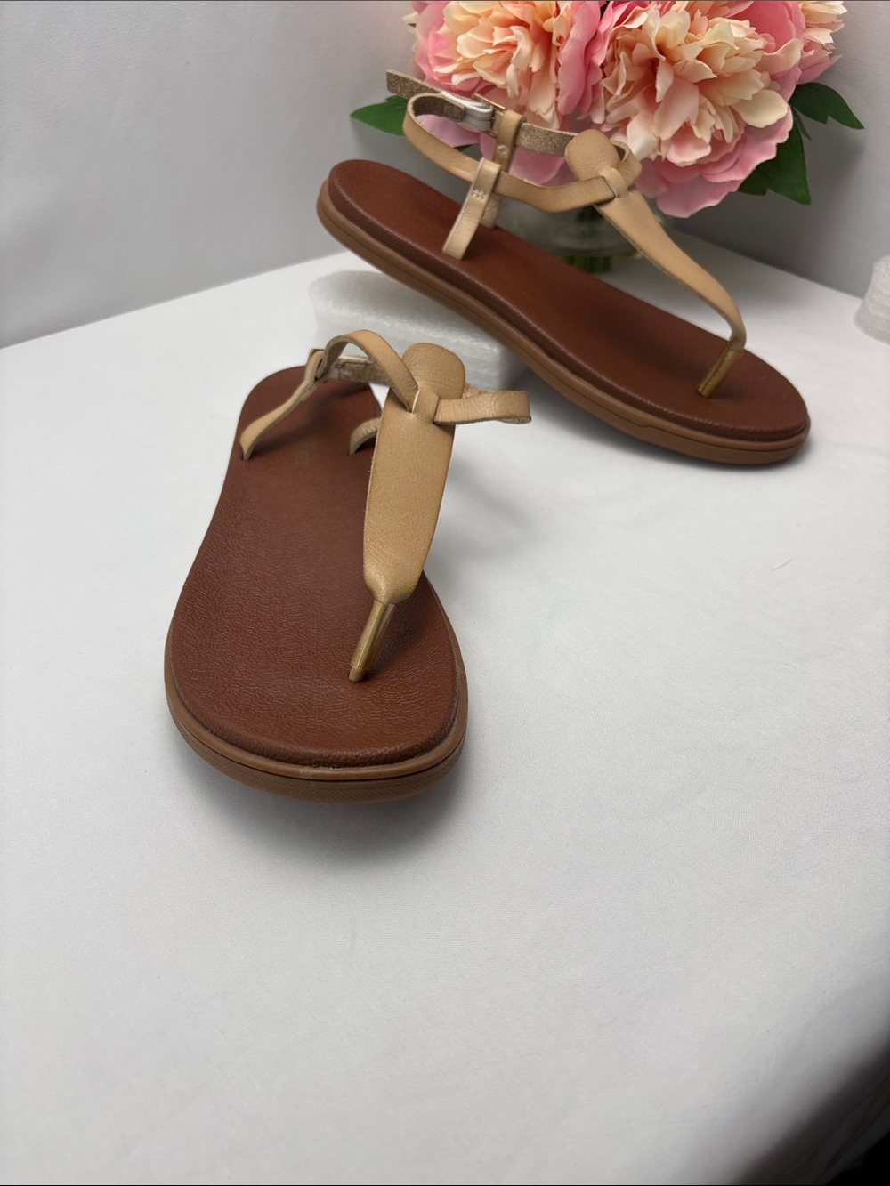 Women’s Size 8 Tan Metallic T-Strap Sandals - Elegant Summer Flats #713